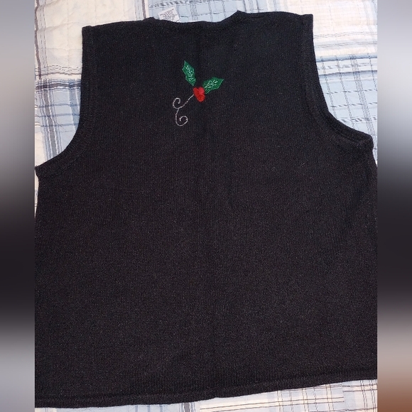 Vintage holiday themed sweater vests - Picture 14 of 15